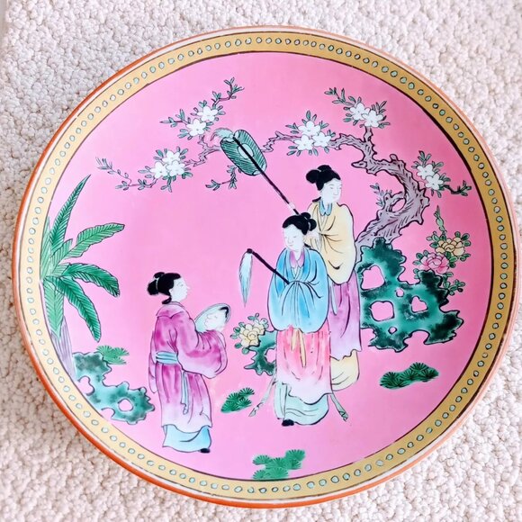 Vintage Japanese porcelain plate featuring 3 maidens - Picture 1 of 4